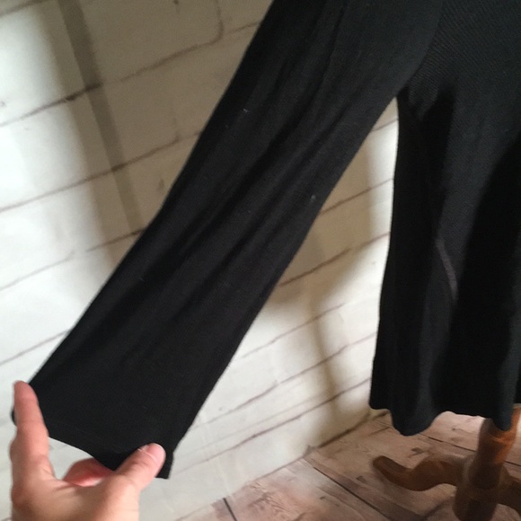 Three Dots Ribbed V Neck Flowy Tee - Picture 3 of 6